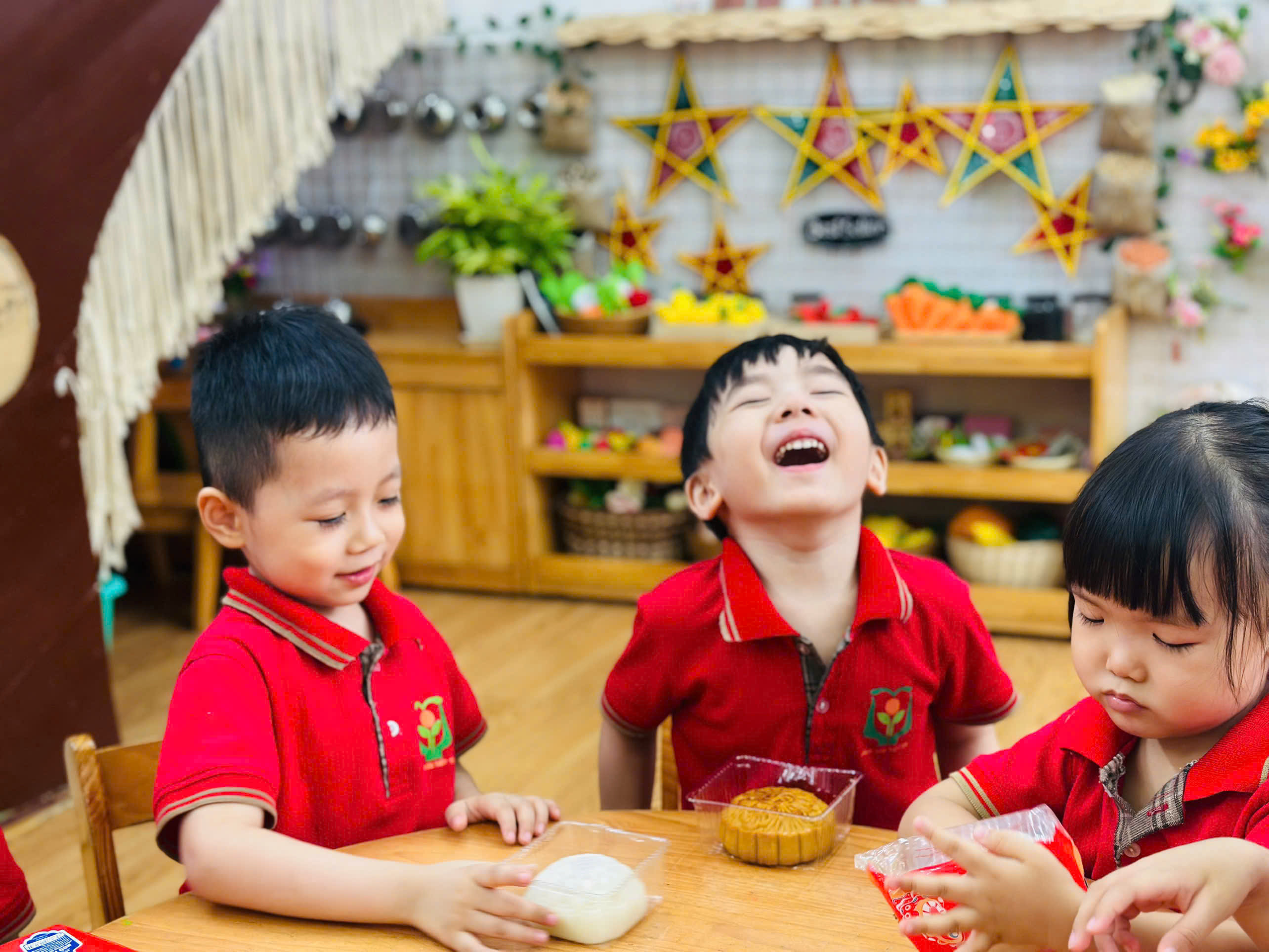 CHIẾC BÁNH TRUNG THU – CẢ TUỔI THƠ TRÒN VỊ